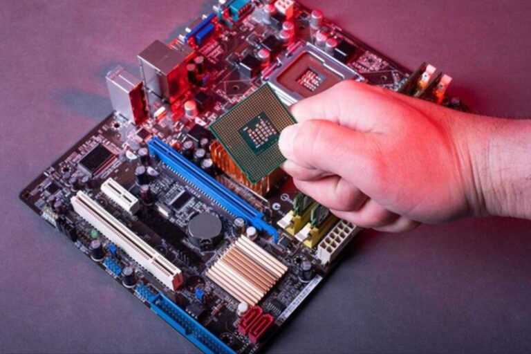 How to Set Up a Graphics Card In My CPU