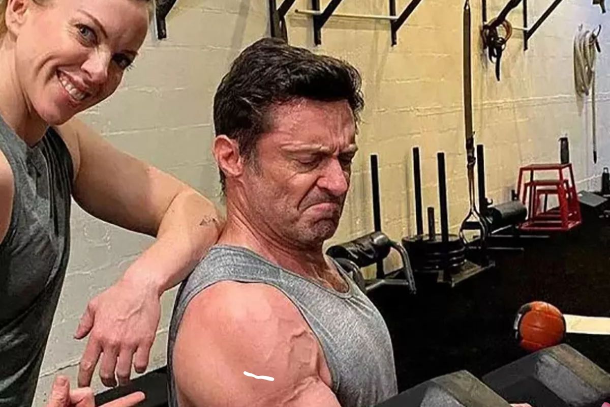Hugh Jackman still does those Wolverine workouts