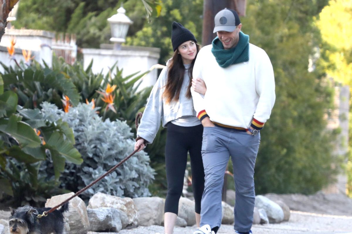 Chris Martin Dakota Johnson 