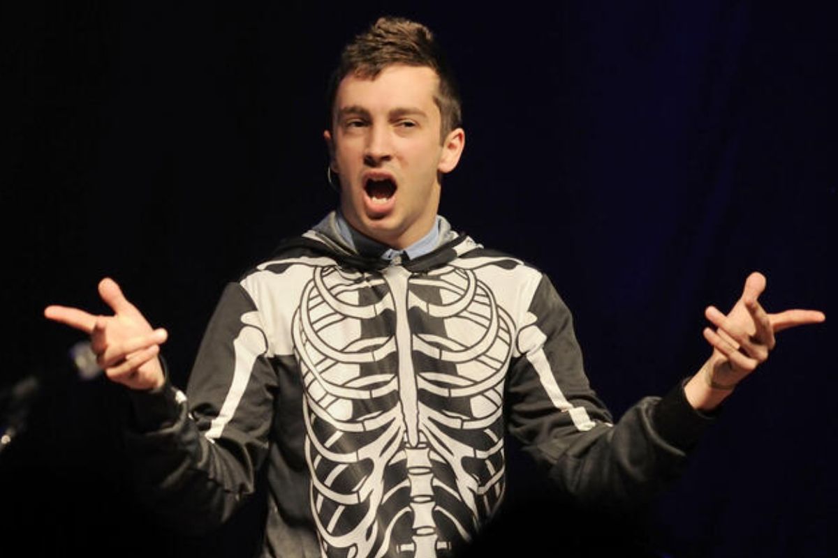 Tyler Joseph clubbed thumb