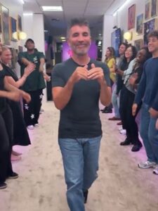 Simon Cowell Clapping Shocks Fans on Talk Show