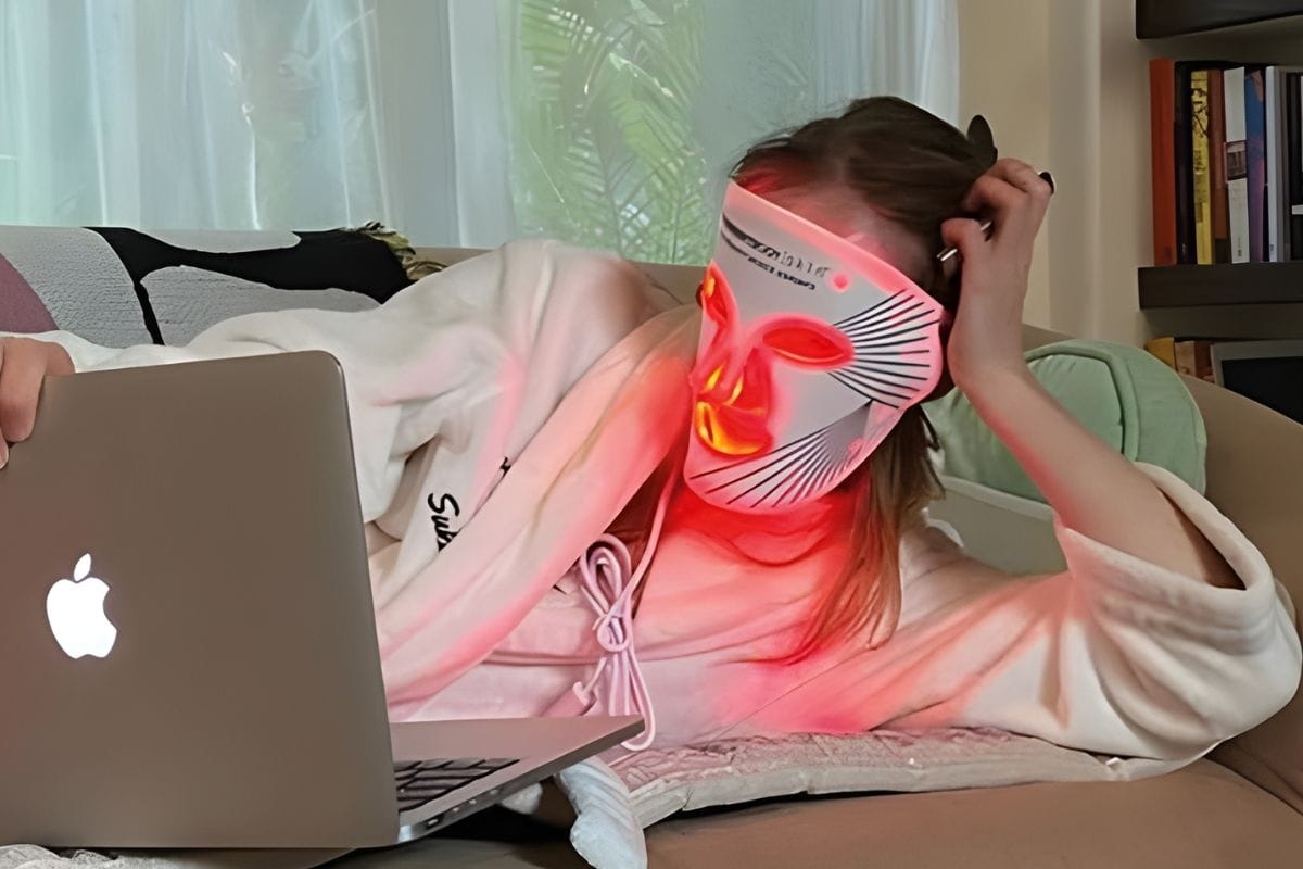 Suki Waterhouse (LED Mask)