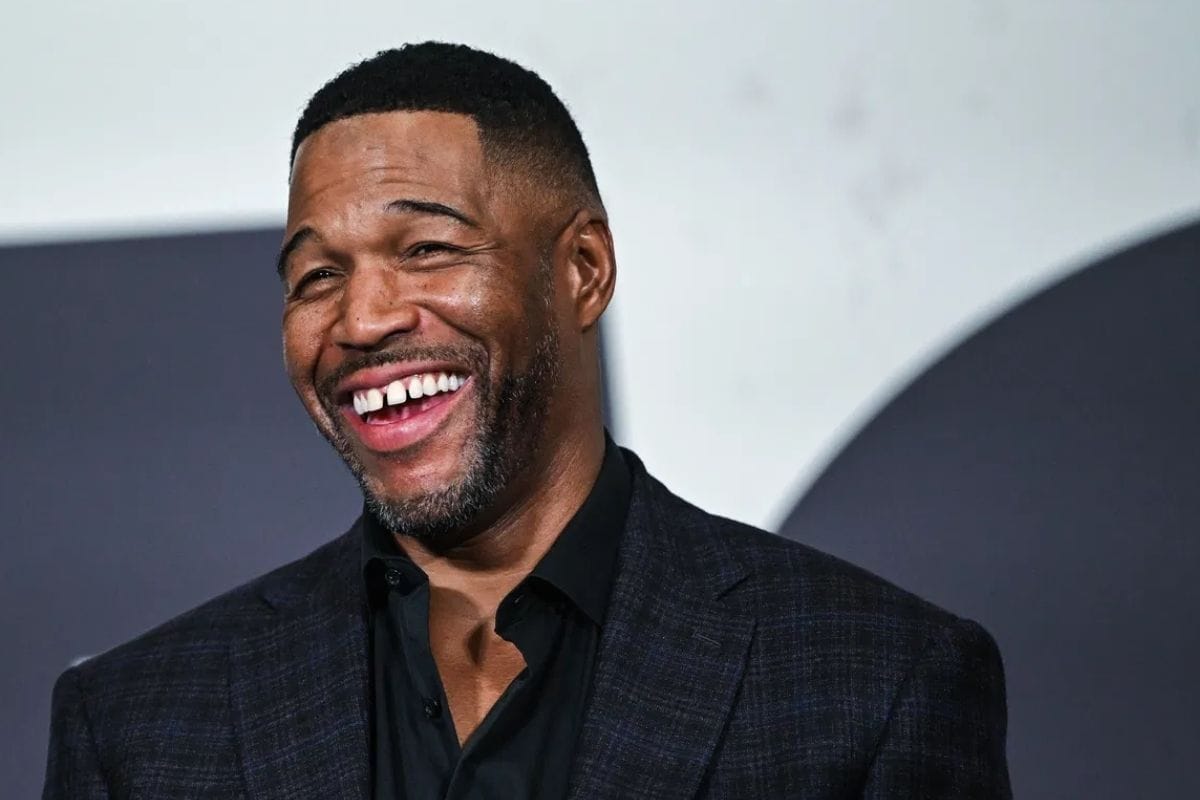 Michael Strahan crooked teeth