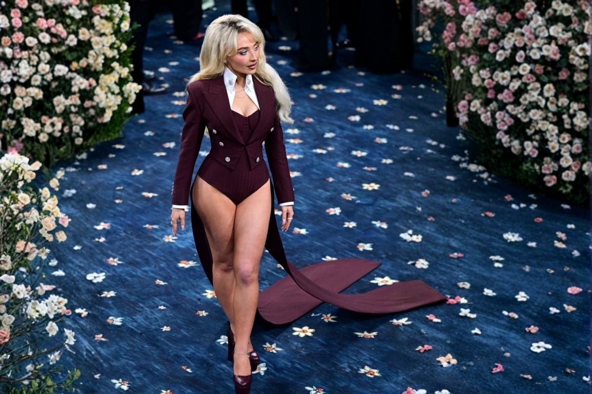 Sabrina Carpenter Legs