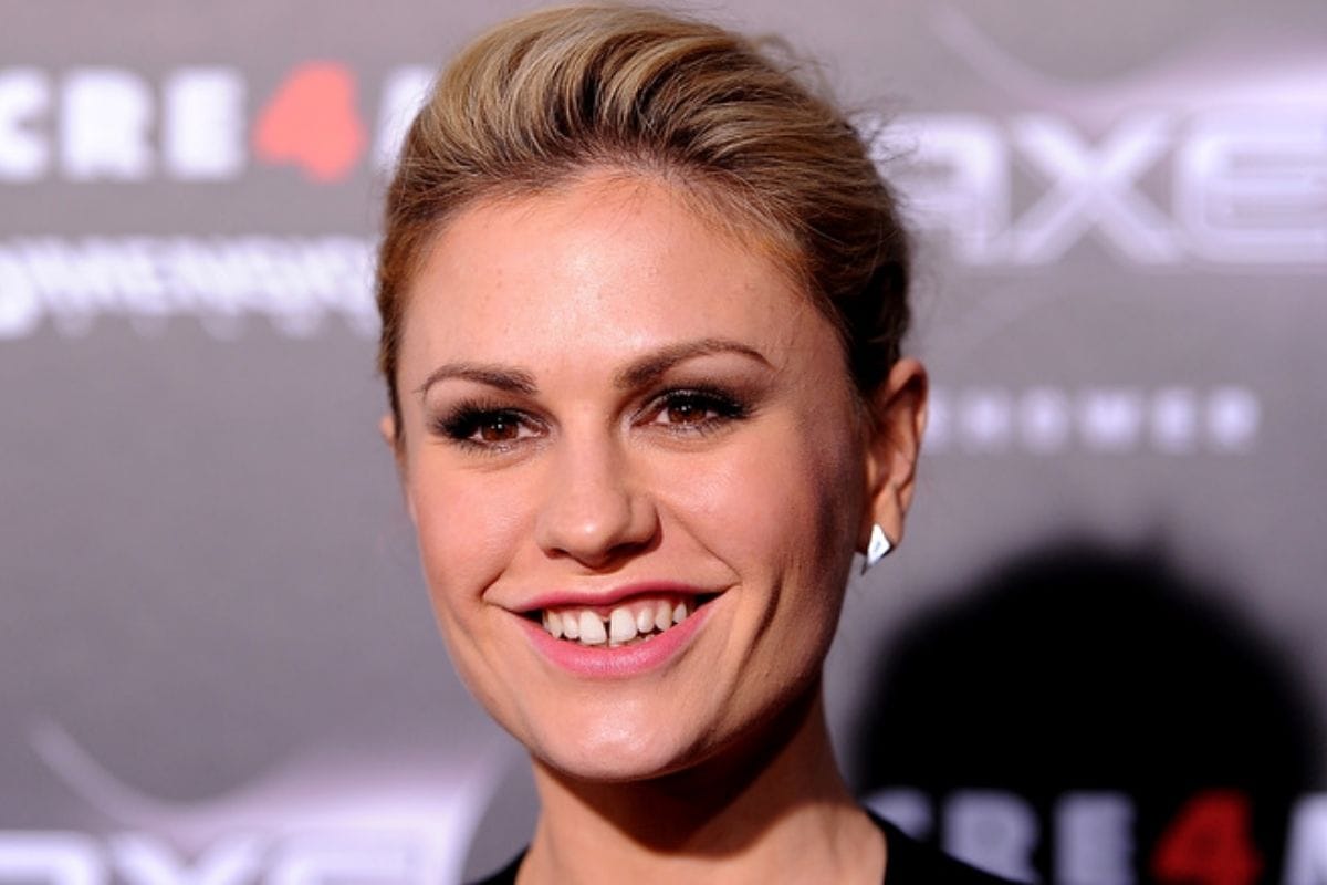 Vanessa Paradis crooked teeth