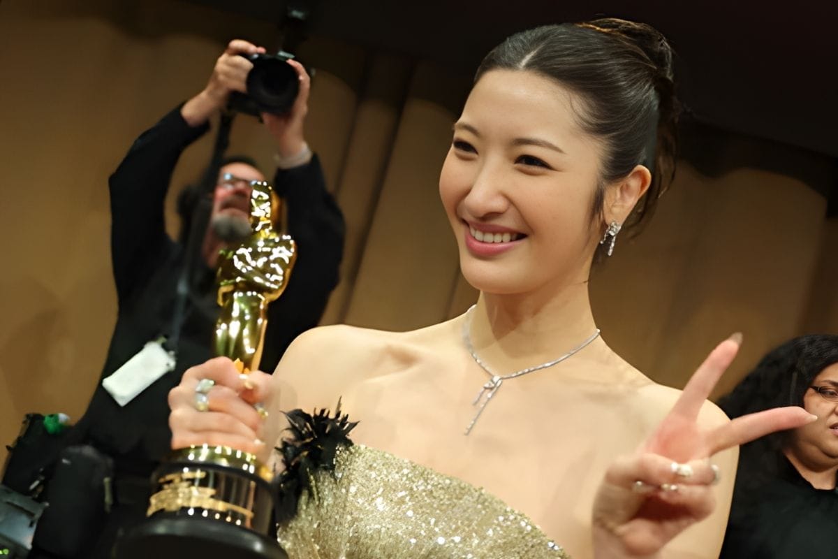 EJAE the songwriter behind the hit