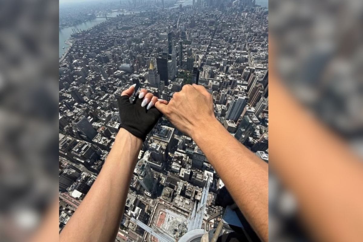 Russian Couple Climbing Empire State Building